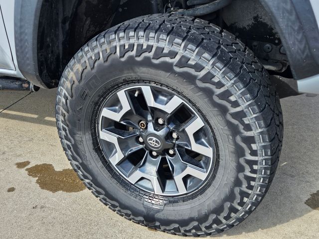2019 Toyota Tacoma TRD Off-Road photo 3