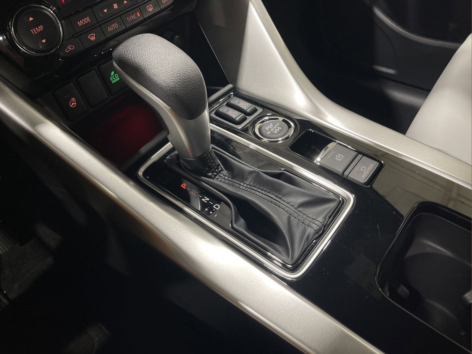 2025 Mitsubishi Eclipse Cross SEL photo 19