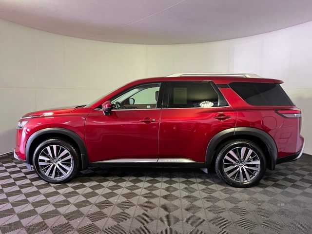 2022 Nissan Pathfinder Platinum photo 2