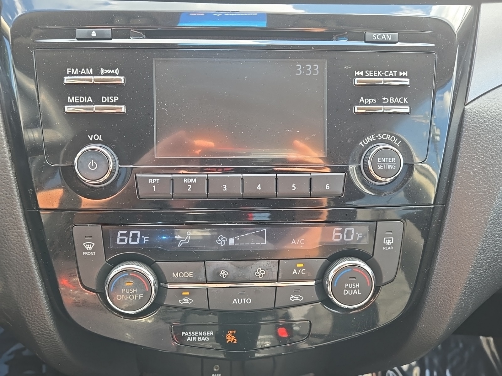 2016 Nissan Rogue SV photo 3