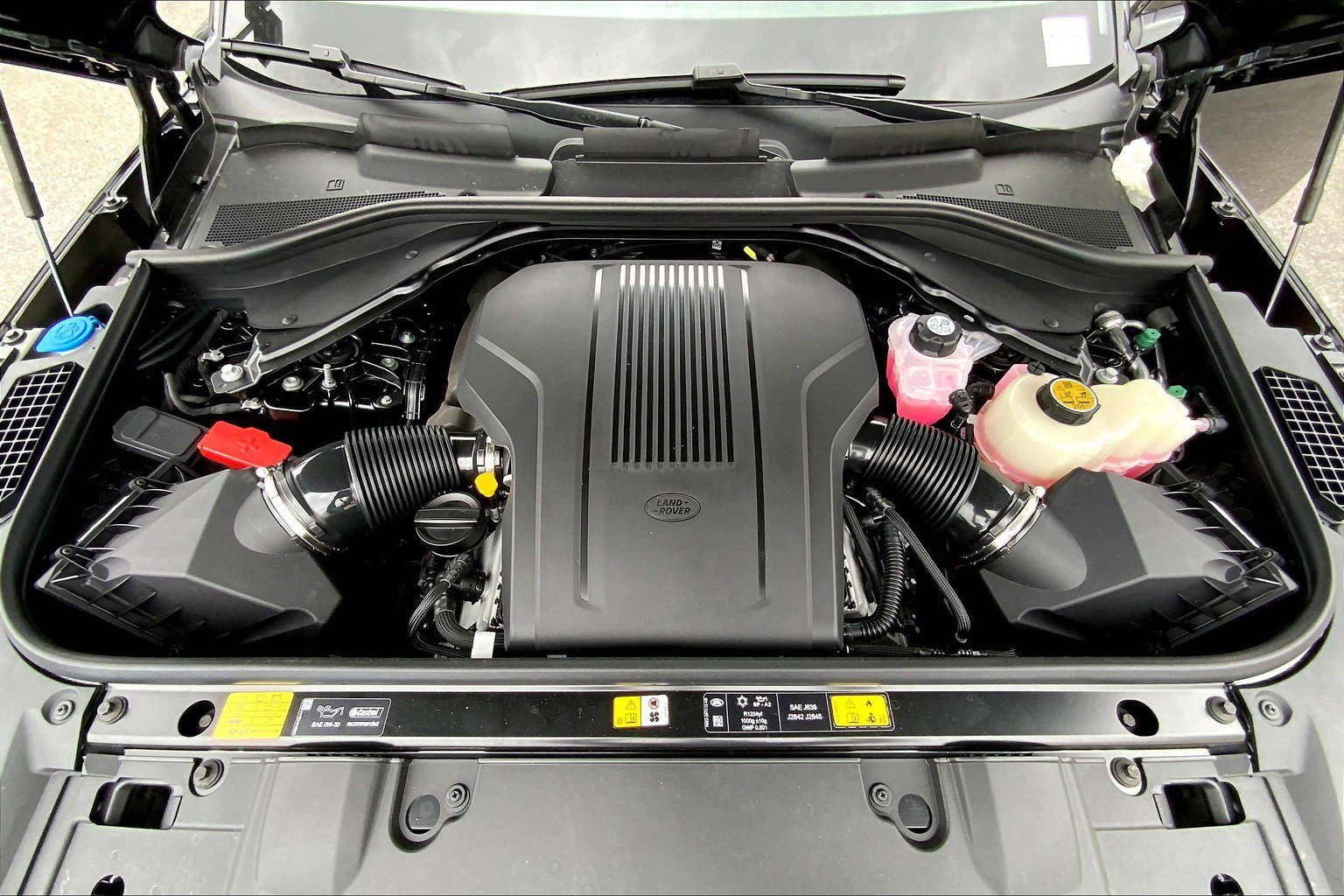2025 Land Rover Range Rover SE photo 11