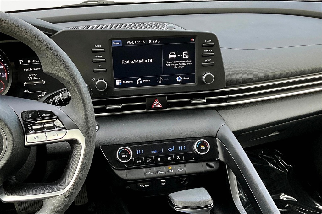 2022 Hyundai Elantra SEL photo 6
