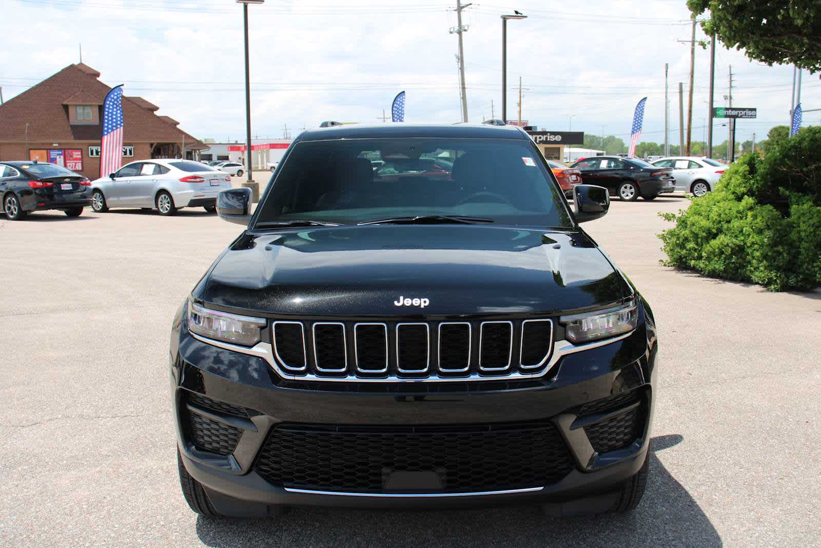 2025 Jeep Grand Cherokee Laredo X photo 3