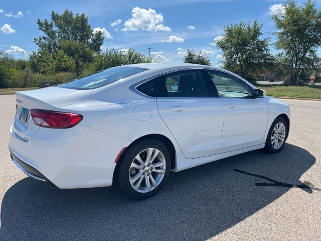 2016 Chrysler 200 Limited photo 3