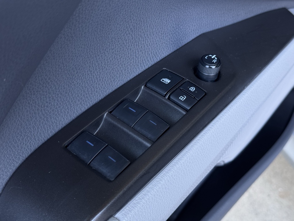 2023 Toyota Camry LE photo 8