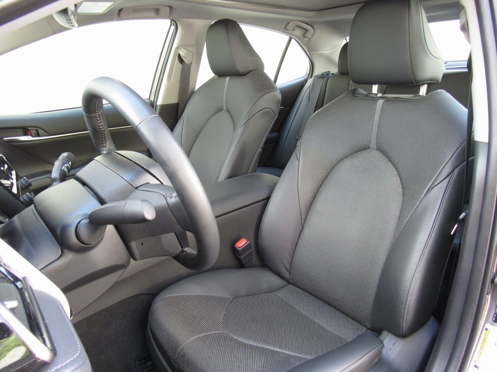 2022 Toyota Camry XLE photo 6