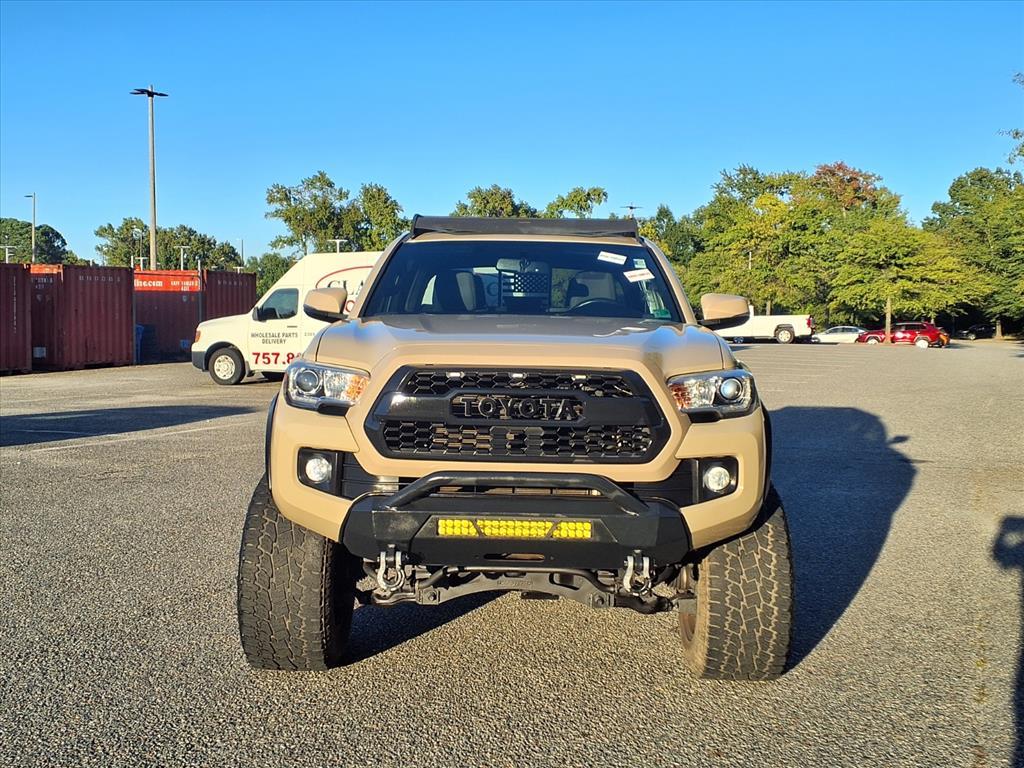 2017 Toyota Tacoma SR5 photo 2