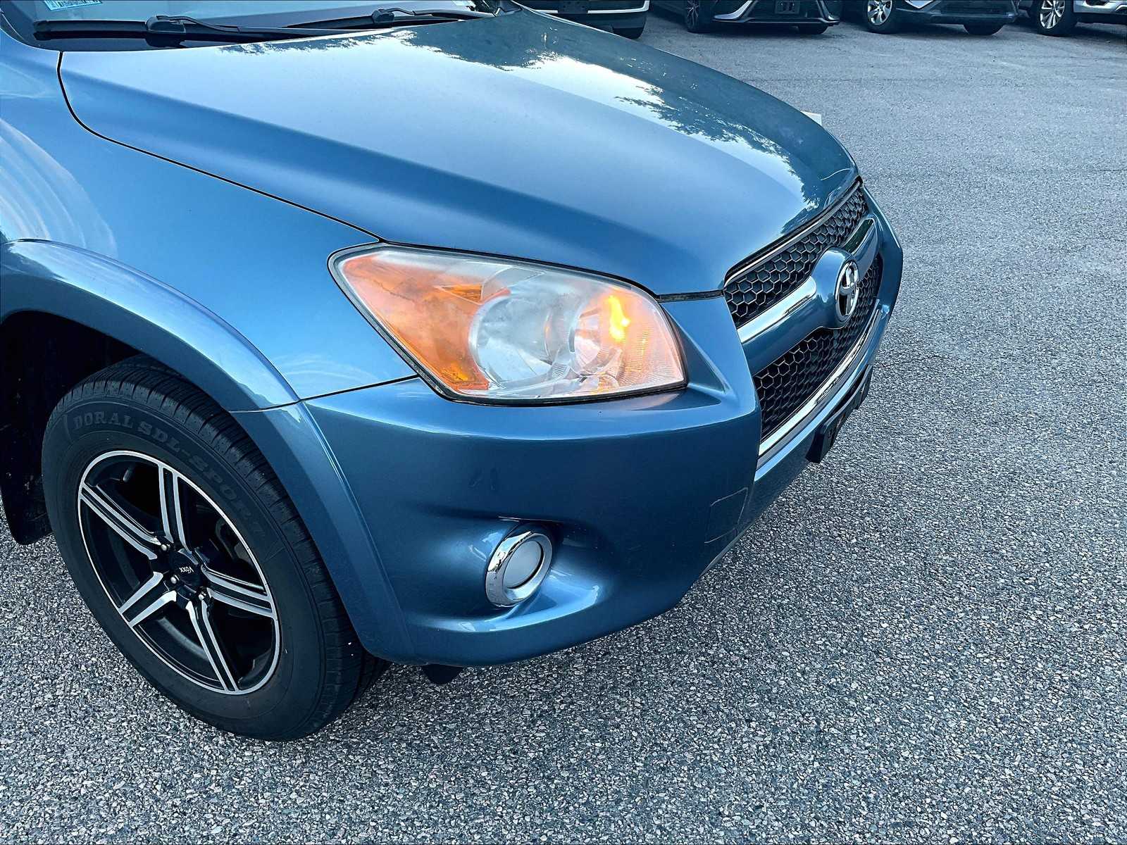 2009 Toyota RAV4 Limited Sport photo 4
