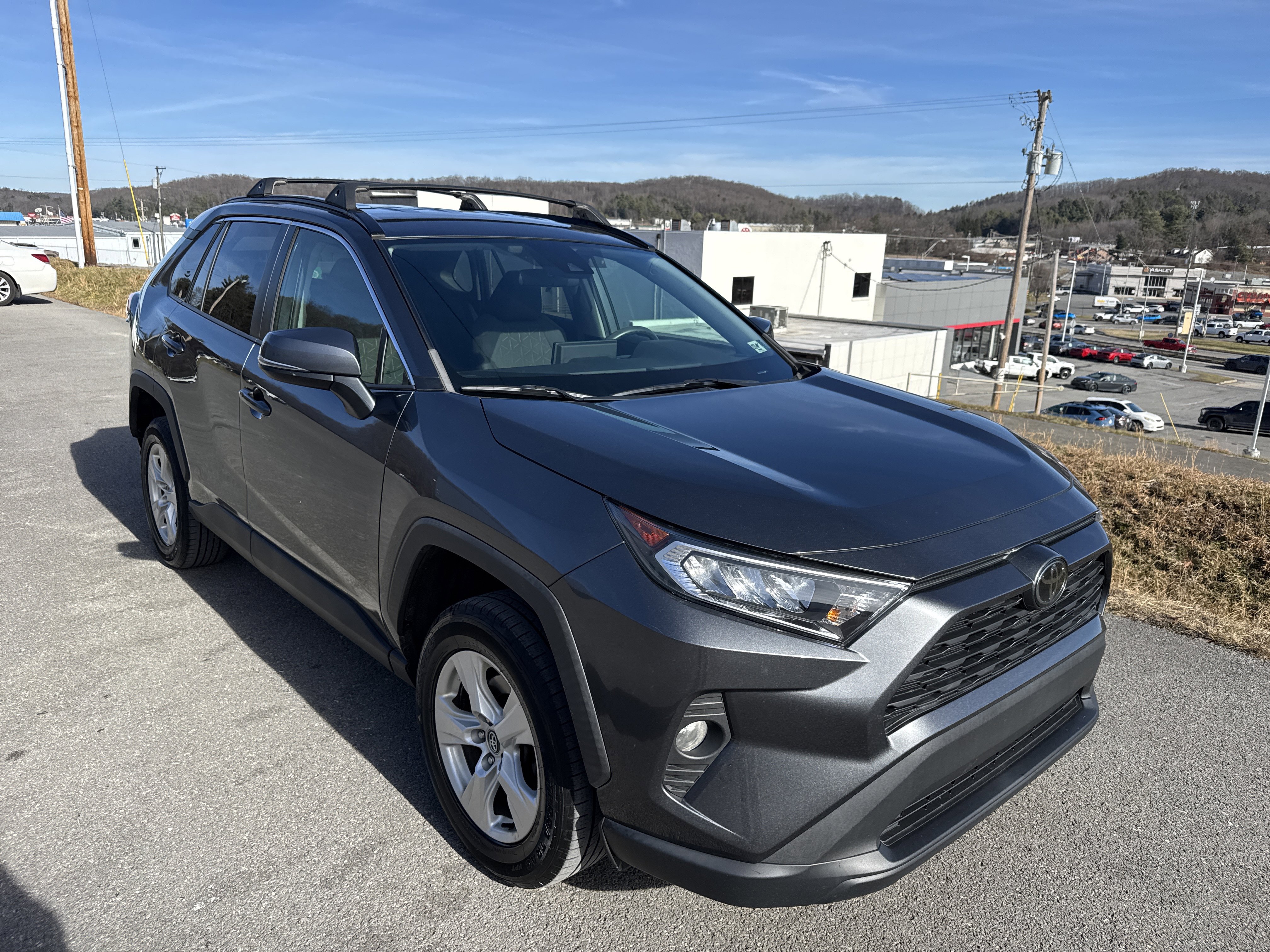2020 Toyota RAV4 XLE's photo