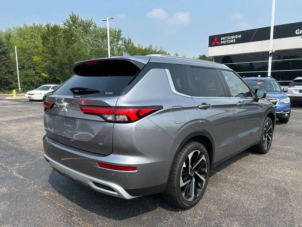 2022 Mitsubishi Outlander SE photo 3
