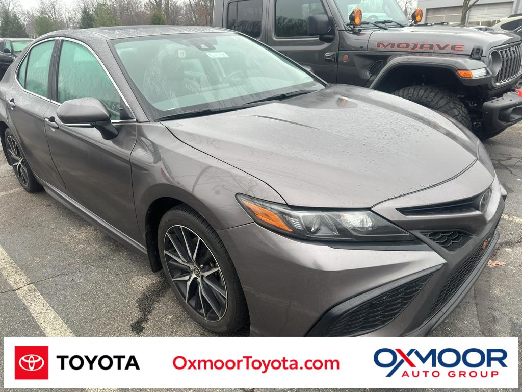 2022 Toyota Camry SE's photo