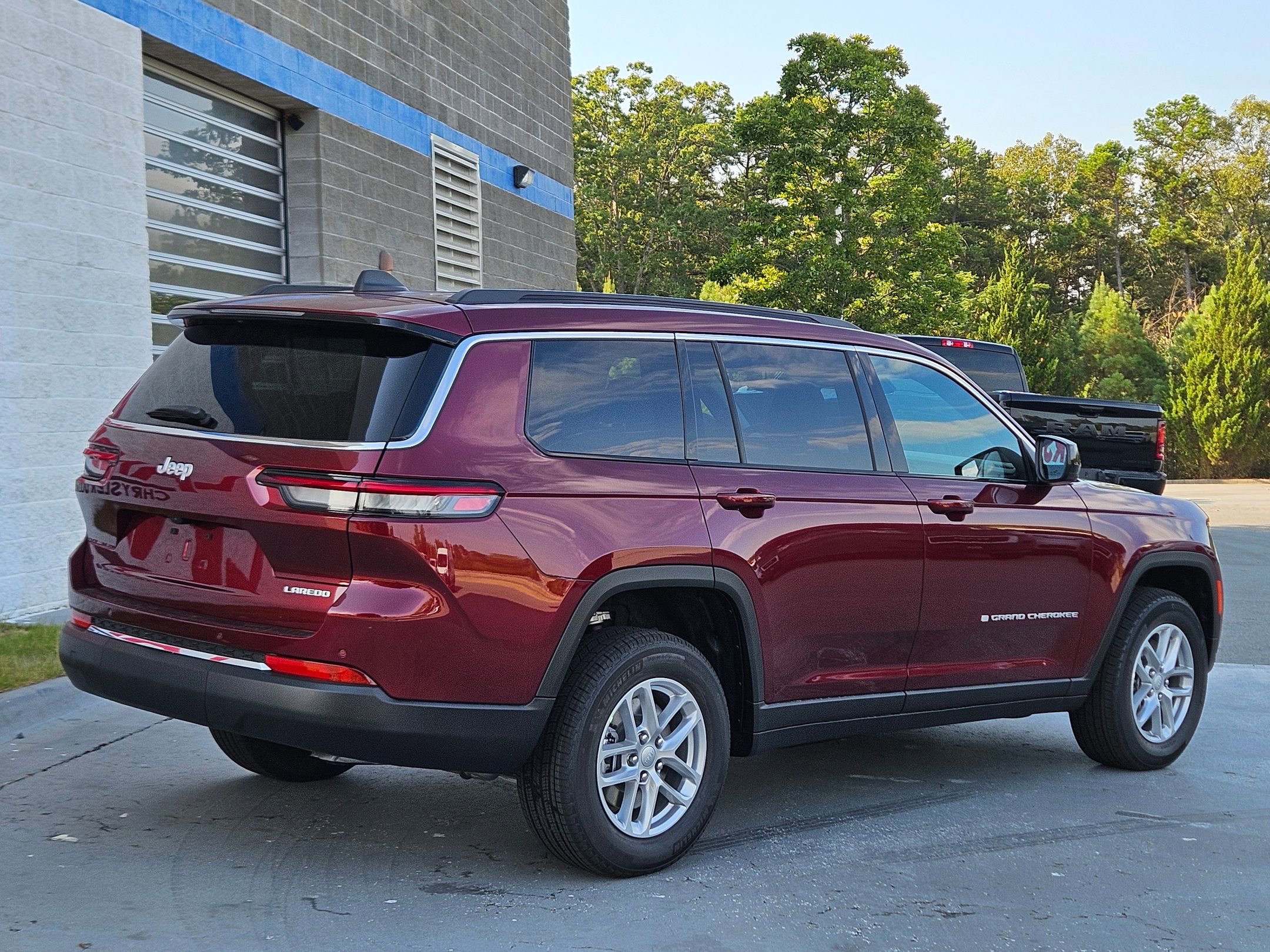 2025 Jeep Grand Cherokee Laredo Altitude photo 7