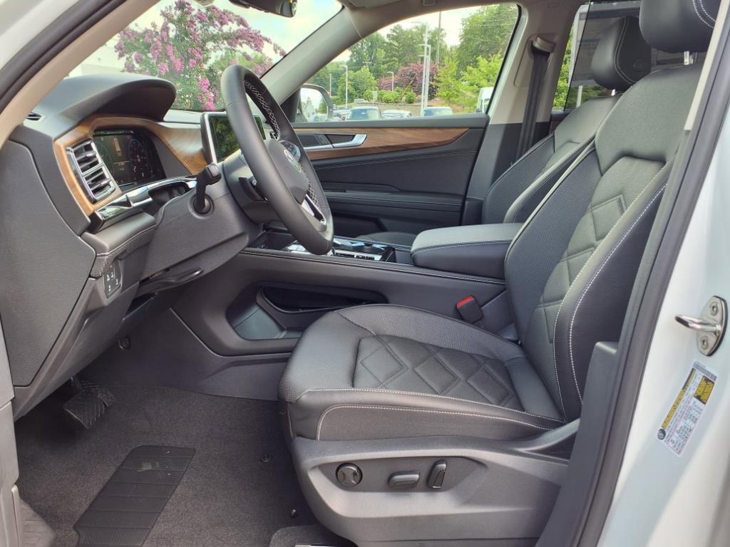 2025 Volkswagen Atlas SE Technology photo 3