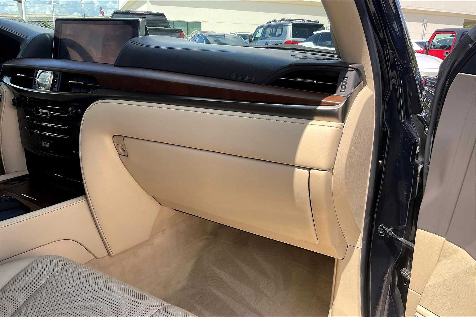 2017 Lexus LX 570 photo 15