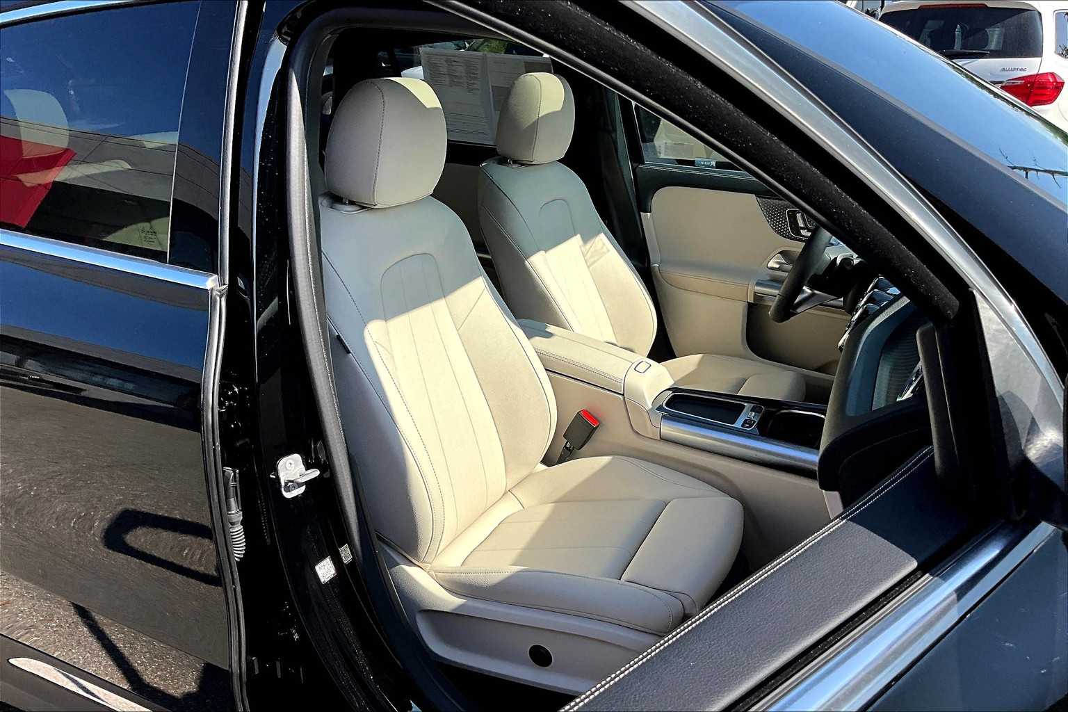 2025 Mercedes Benz GLA 250 4MATIC photo 7