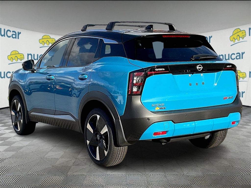 2026 Nissan Kicks SR photo 4