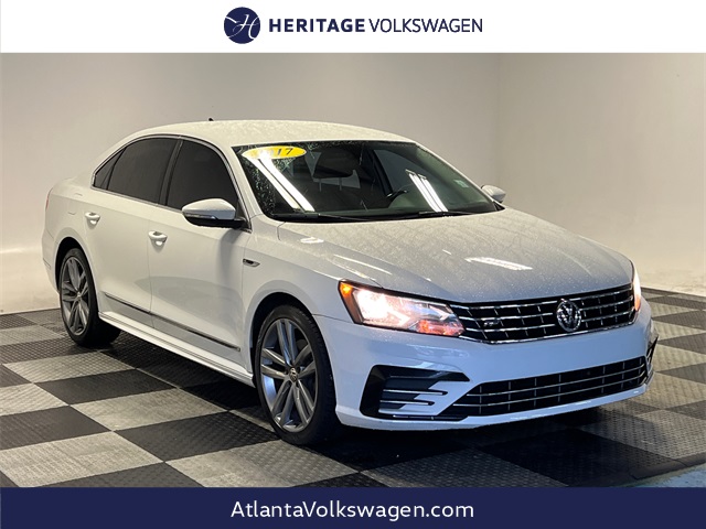 2017 Volkswagen Passat R-Line's photo