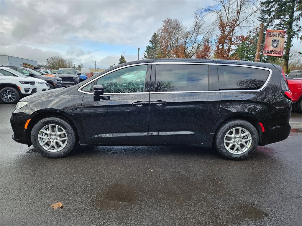 2026 Chrysler Pacifica photo 4