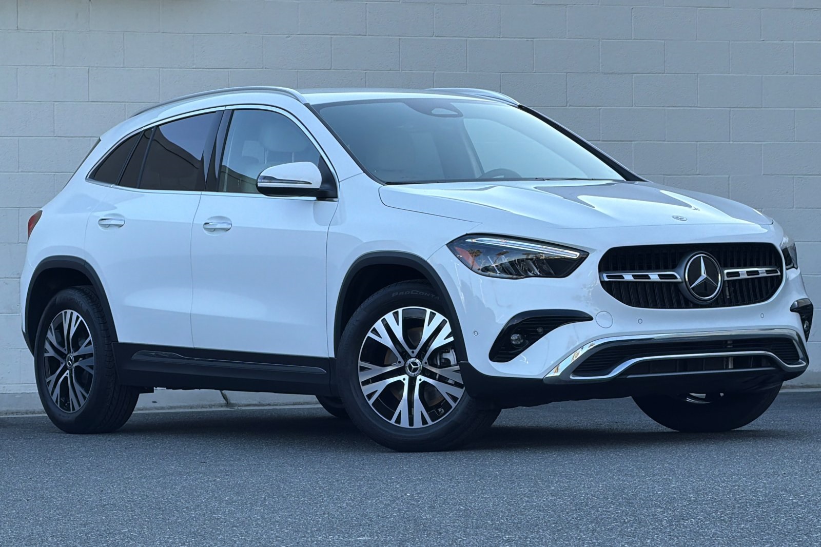 2025 Mercedes Benz GLA 250 photo 2