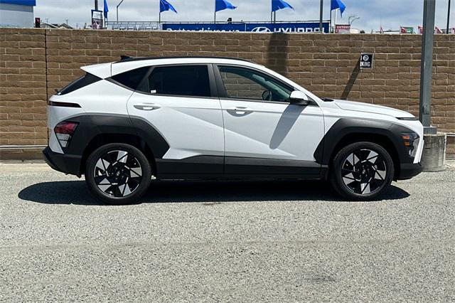 2025 Hyundai Kona SEL photo 3