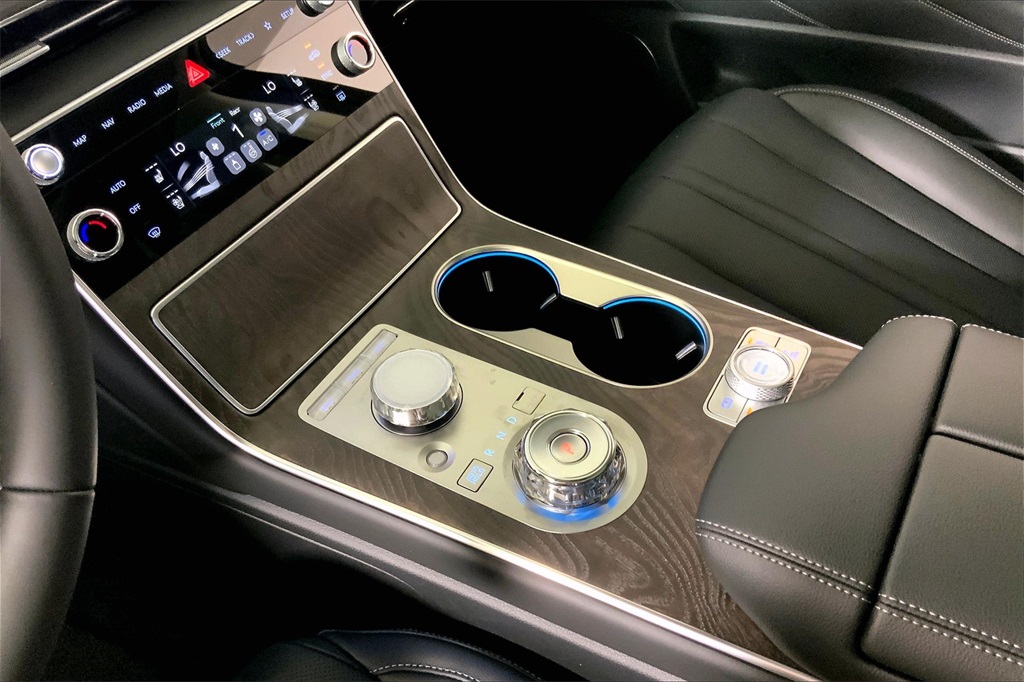 2025 Genesis GV80 2.5T Advanced AWD photo 6