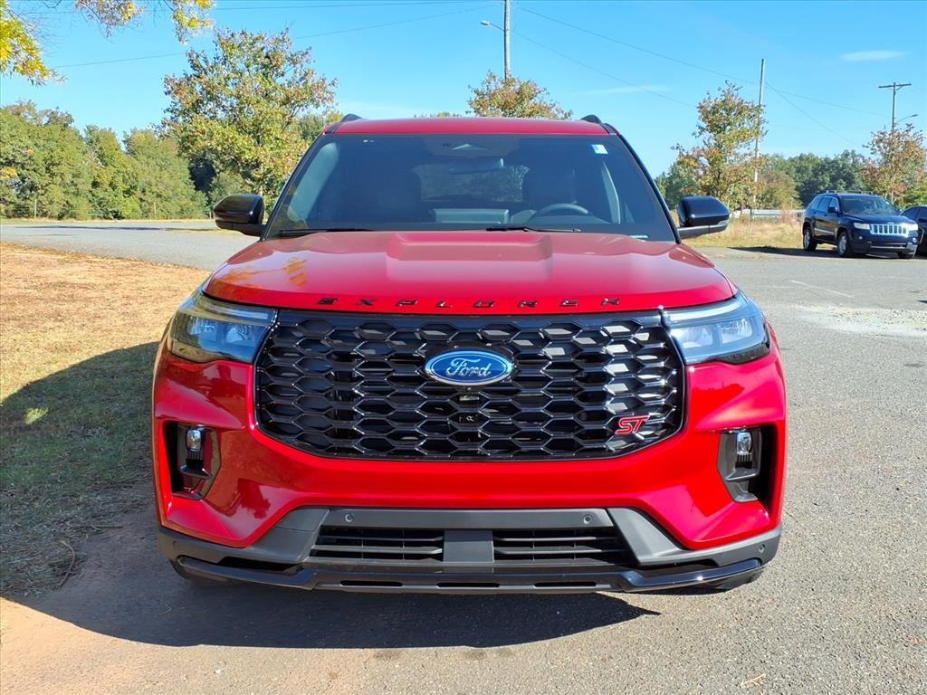 2025 Ford Explorer ST photo 2