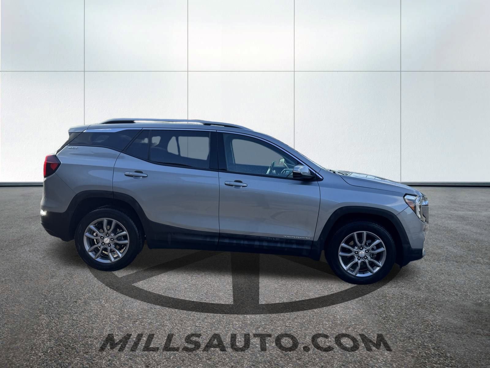 2024 Gmc Terrain SLT photo 2