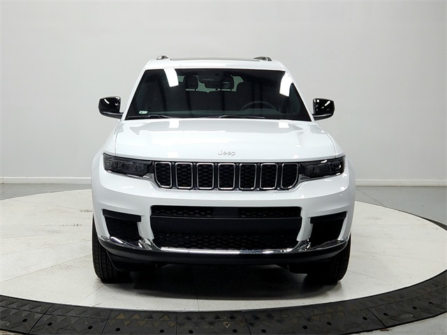 2025 Jeep Grand Cherokee Laredo X photo 2