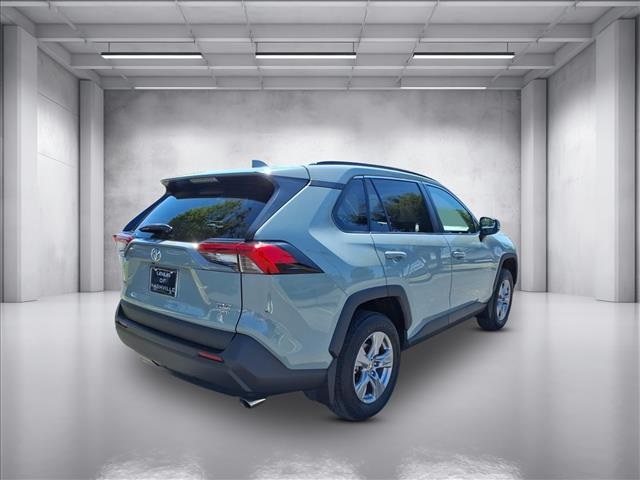 2022 Toyota RAV4 XLE photo 3