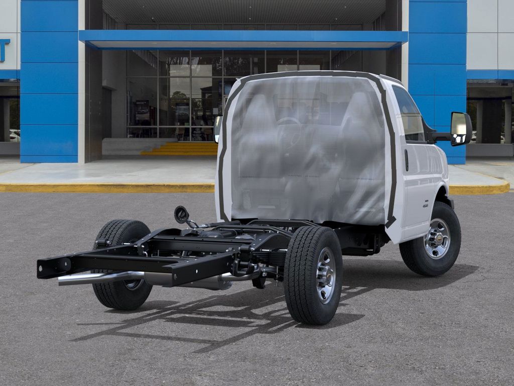 2025 Chevrolet Express Cutaway 3500 photo 4