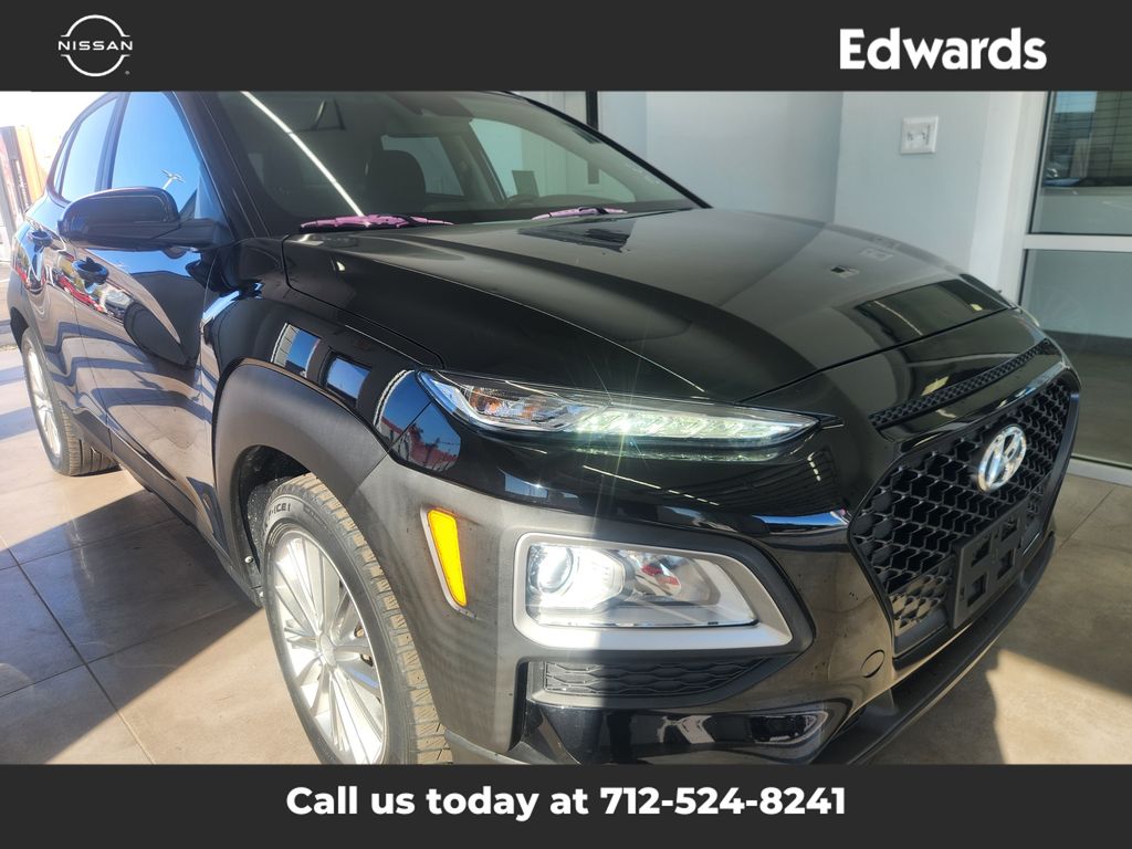 2020 Hyundai Kona SEL photo 2