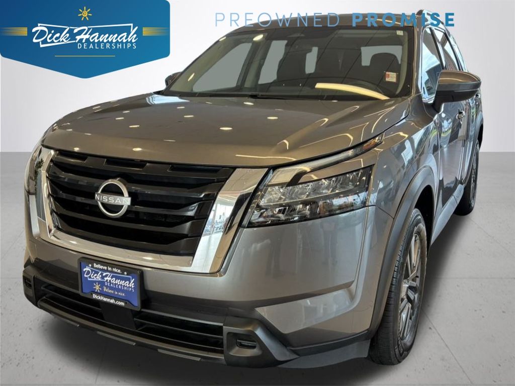 2023 Nissan Pathfinder SV's photo
