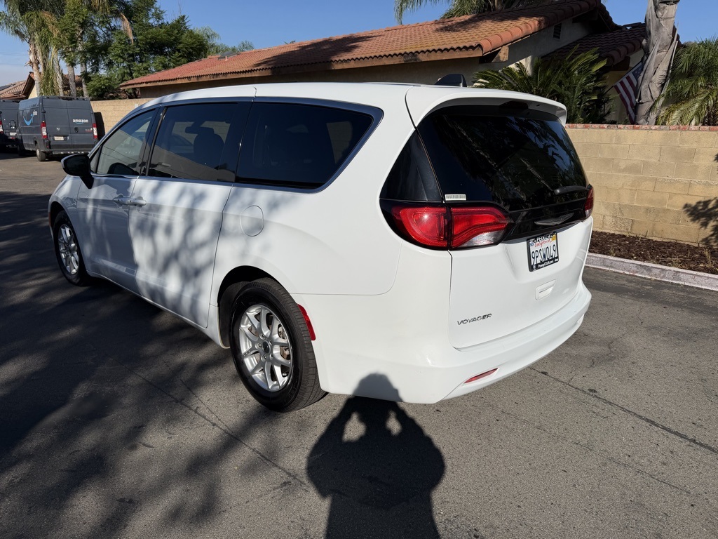 Used 2022 White Chrysler LX image 4