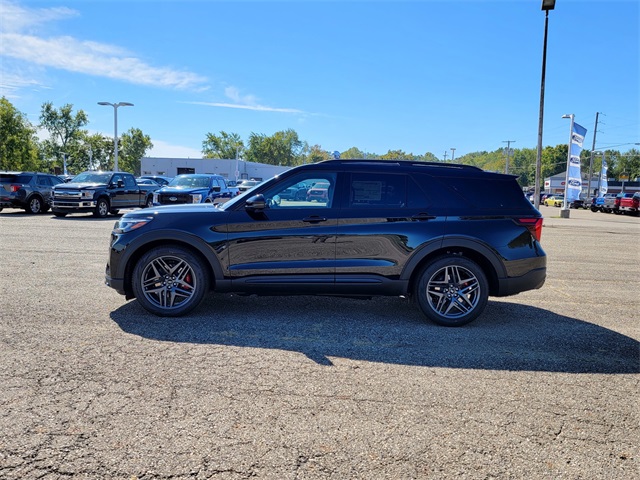 2025 Ford Explorer ST photo 2