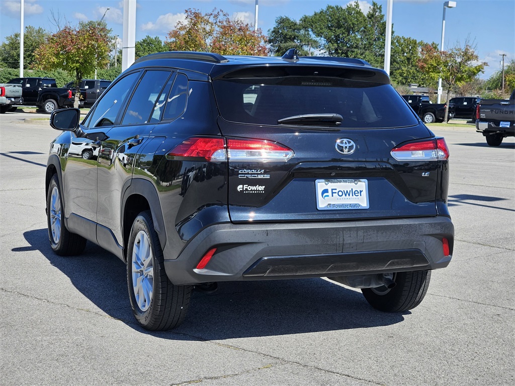 2022 Toyota Corolla Cross LE photo 4