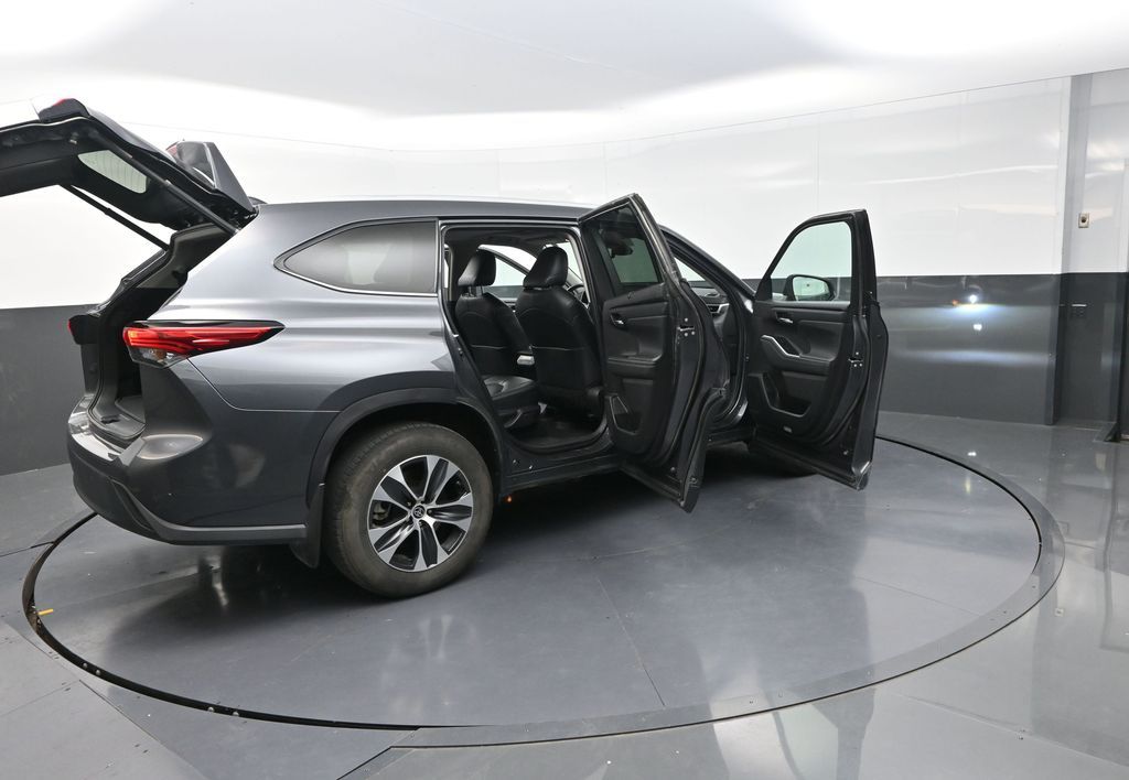 2022 Toyota Highlander XLE photo 31