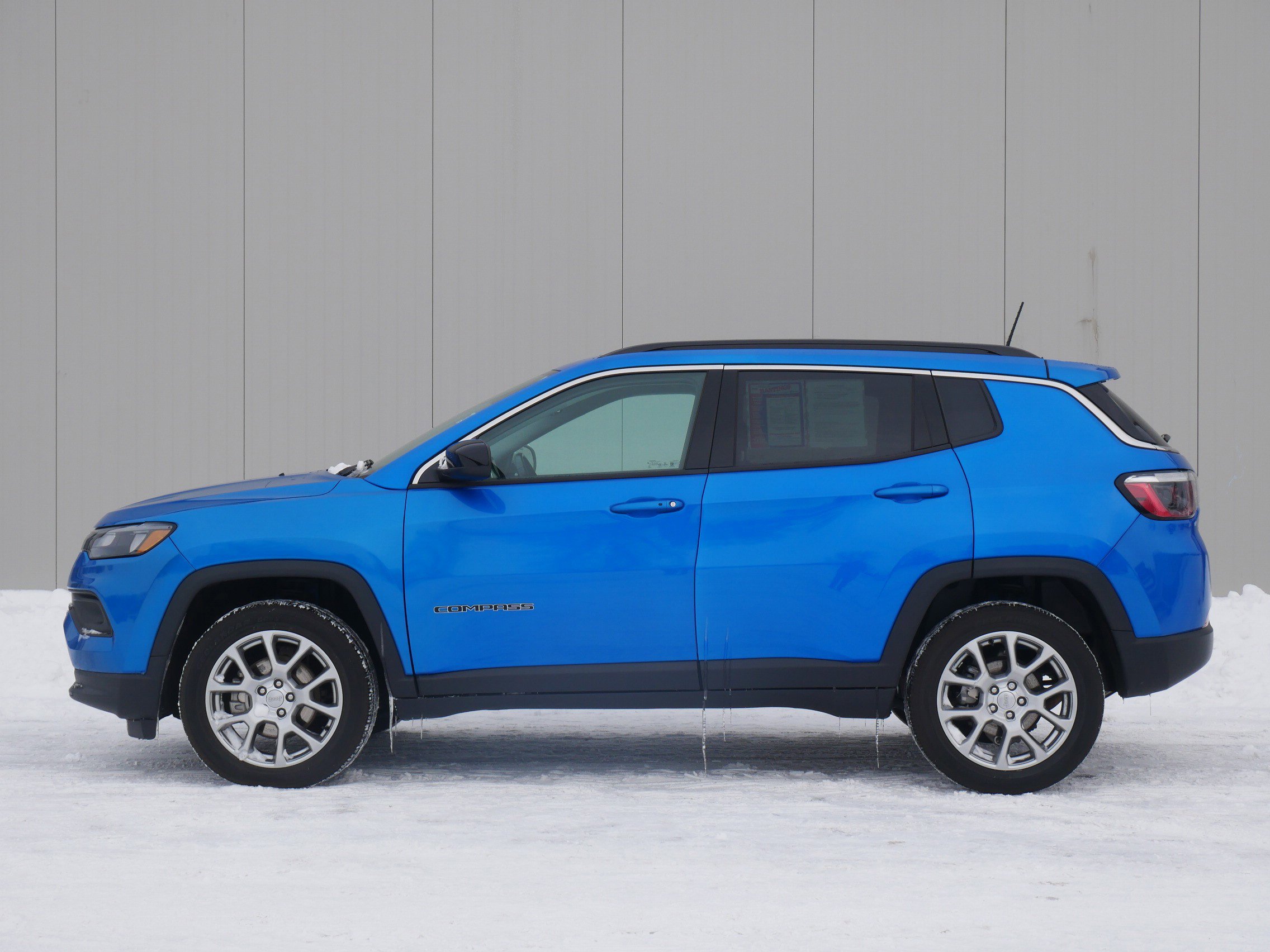 Used 2022 Jeep Compass Latitude Lux with VIN 3C4NJDFB5NT179195 for sale in Hastings, Minnesota