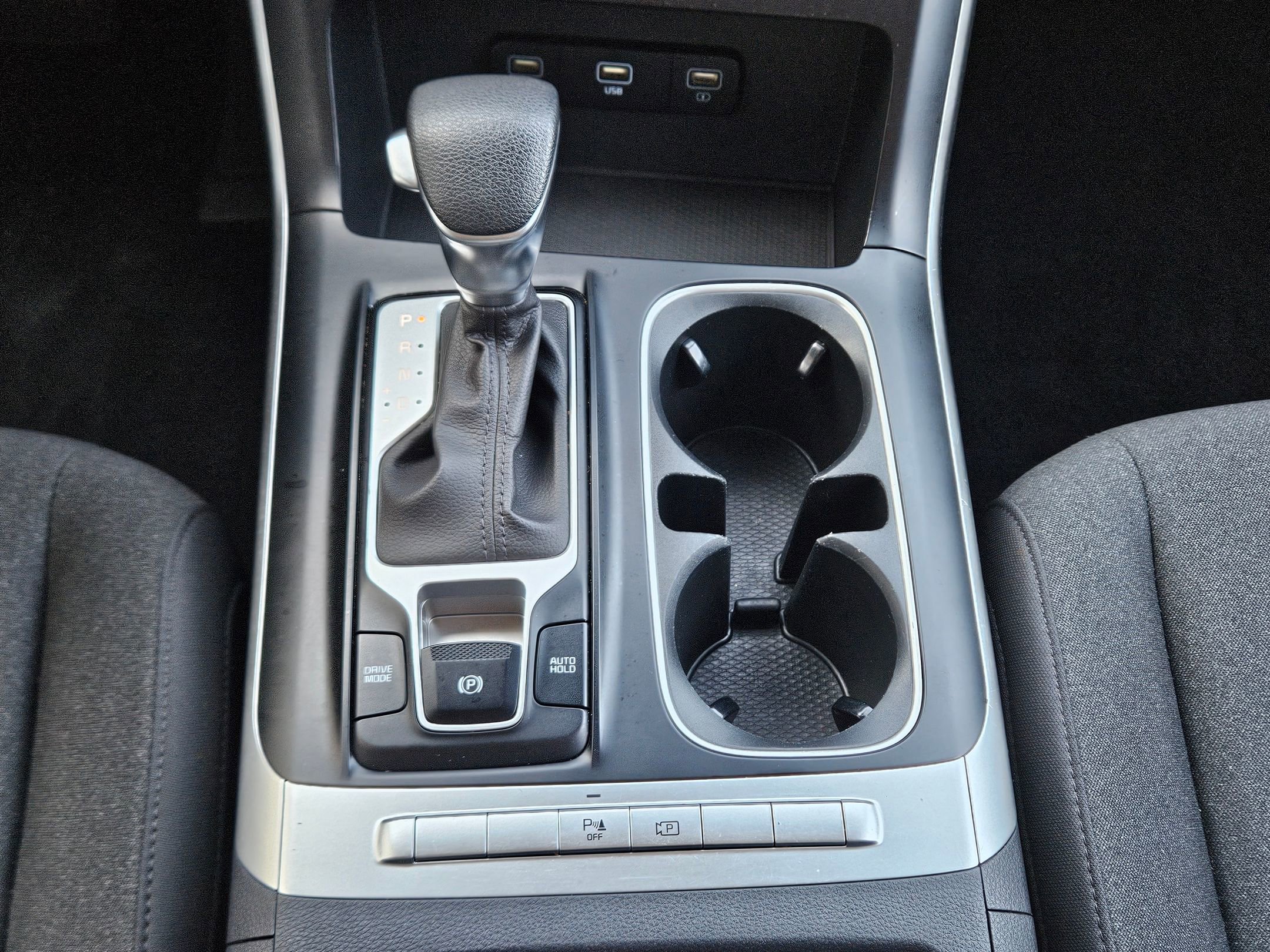 2023 Kia Carnival LX photo 10