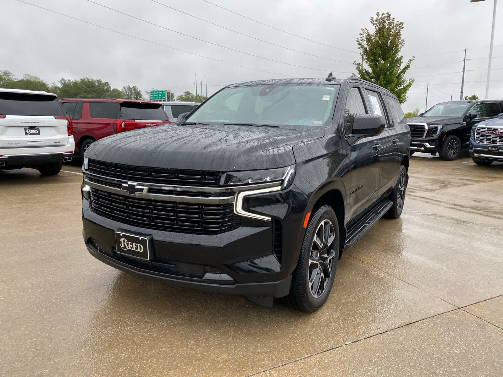 2021 Chevrolet Suburban RST photo 2