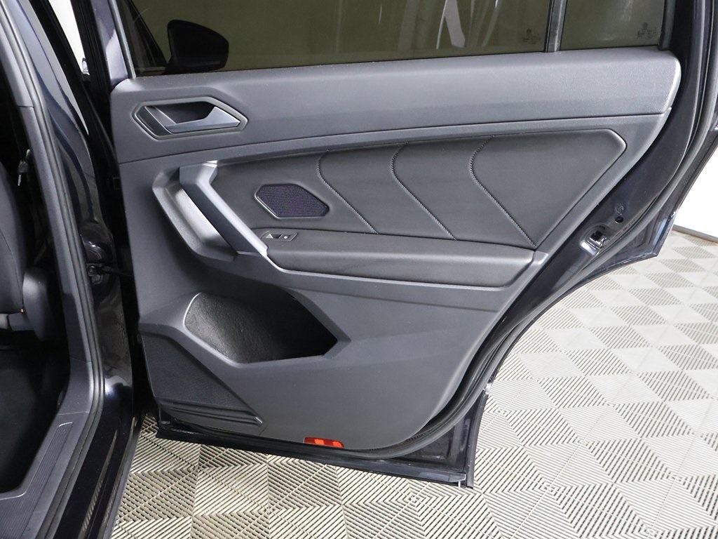 2020 Volkswagen Tiguan SEL Premium R-Line photo 28