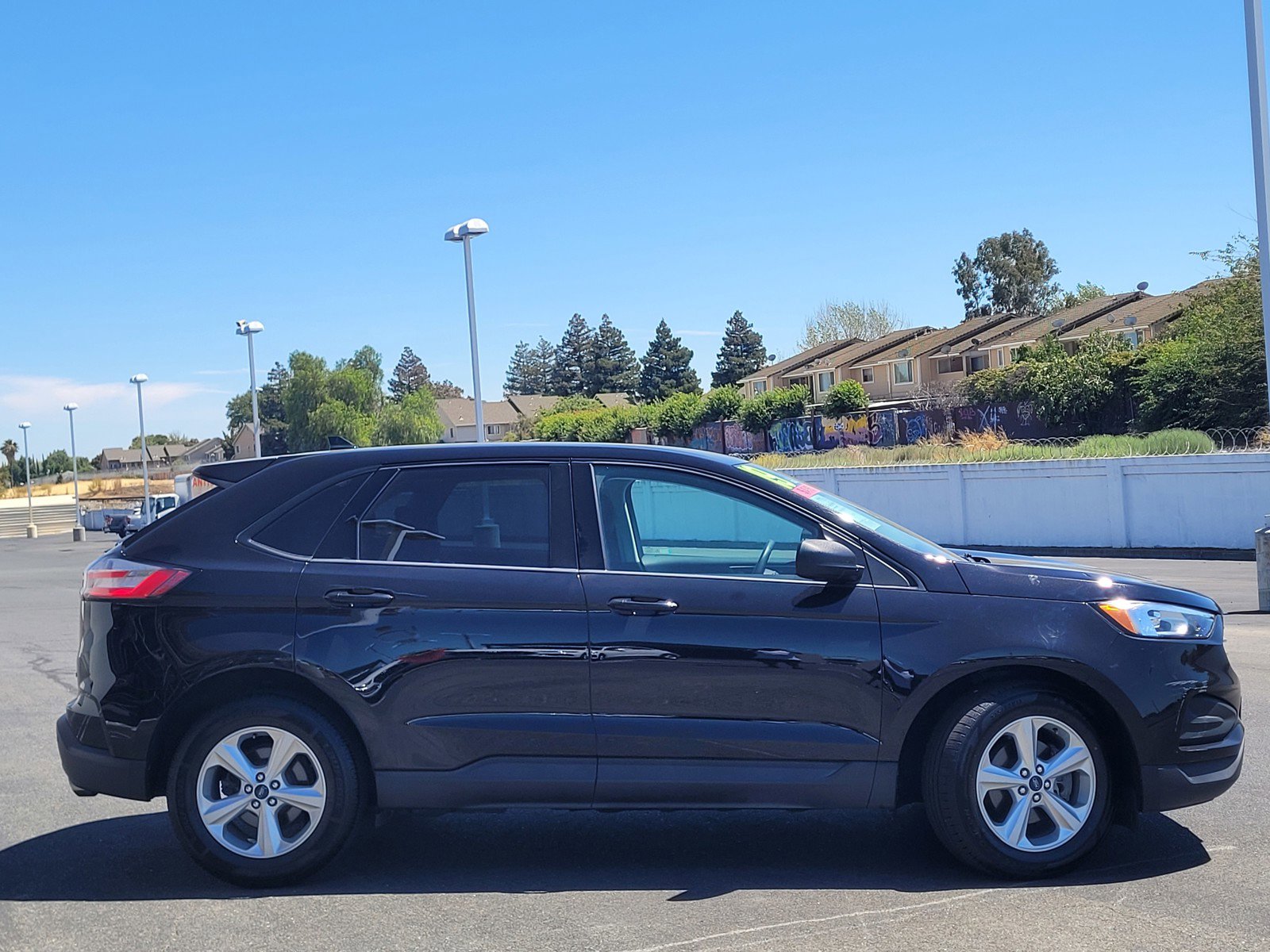 2019 Ford Edge SE photo 3