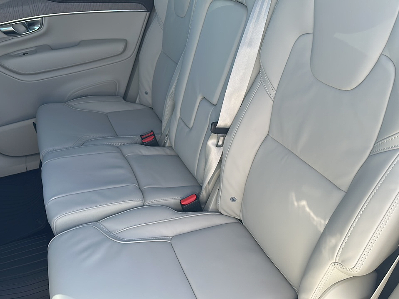 2025 Volvo XC90 AWD photo 8