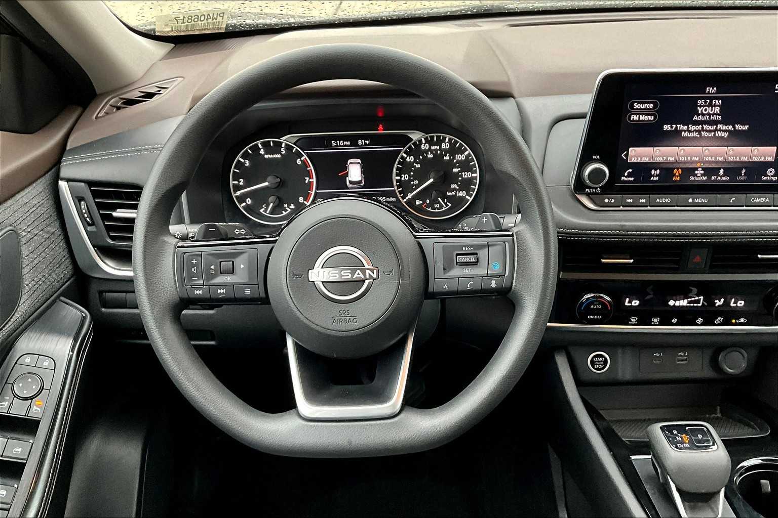 2023 Nissan Rogue SV photo 5