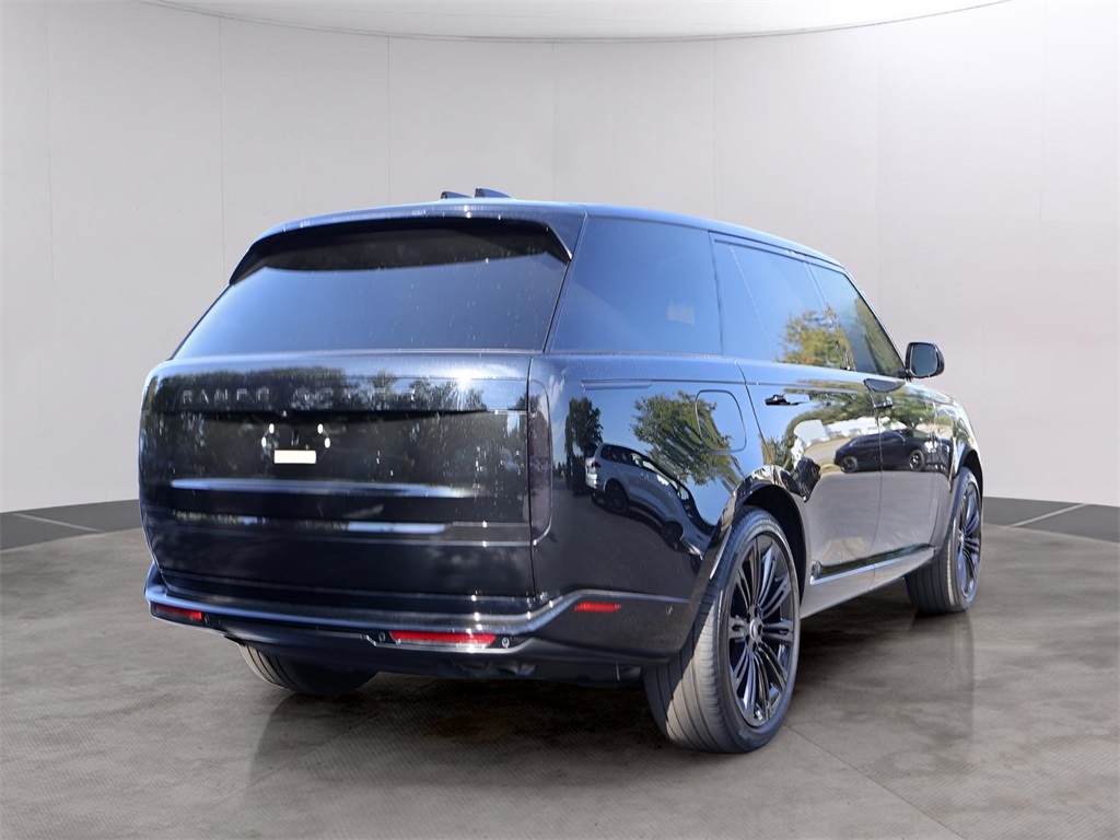 2025 Land Rover Range Rover SE photo 5