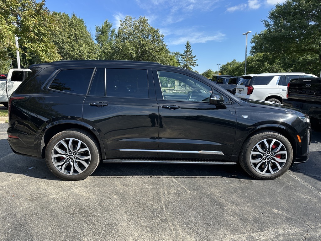 2022 Cadillac XT6 Sport photo 3