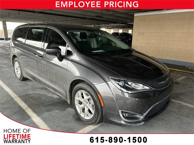 2017 Chrysler Pacifica Touring Plus's photo