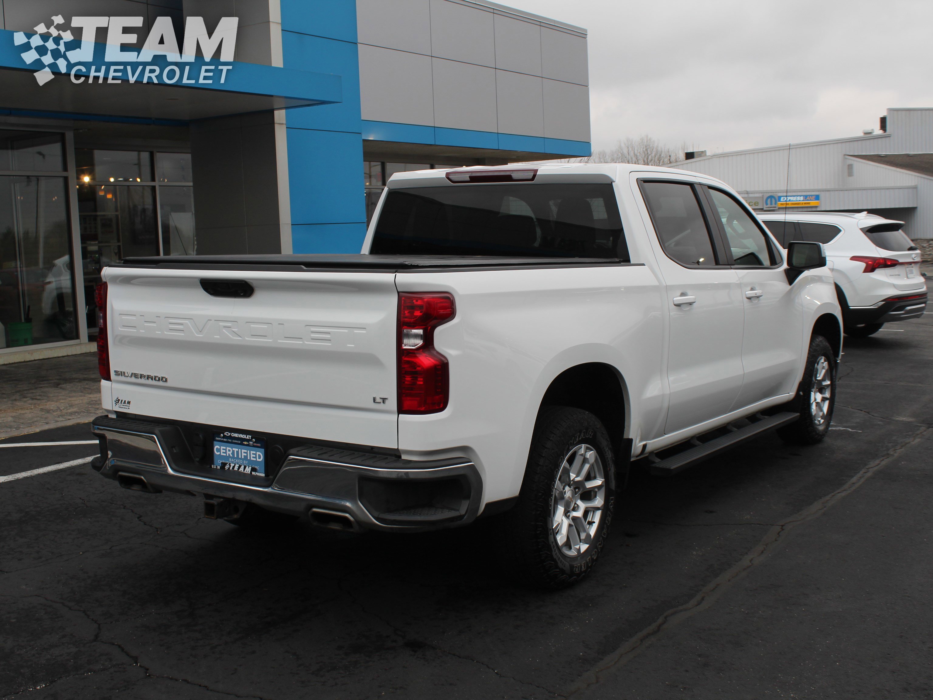 2024 Chevrolet Silverado 1500 LT photo 2