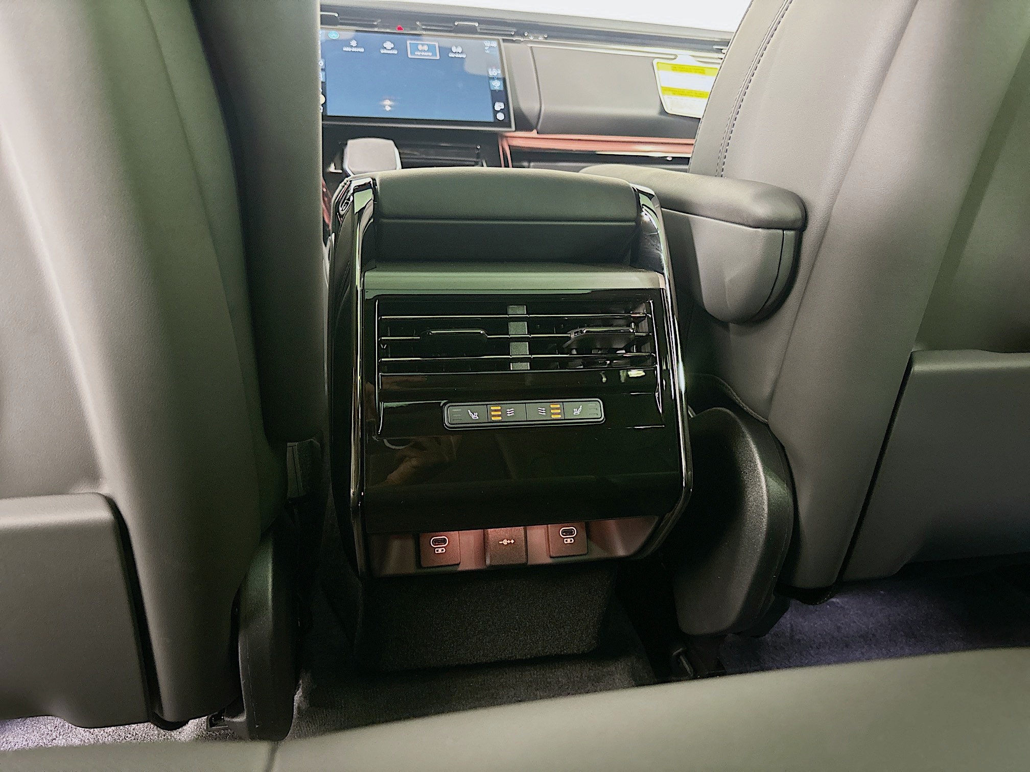 2025 Land Rover Range Rover Sport SE photo 24
