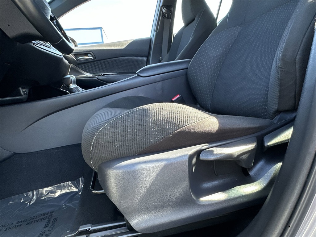 2019 Toyota C-HR XLE photo 20