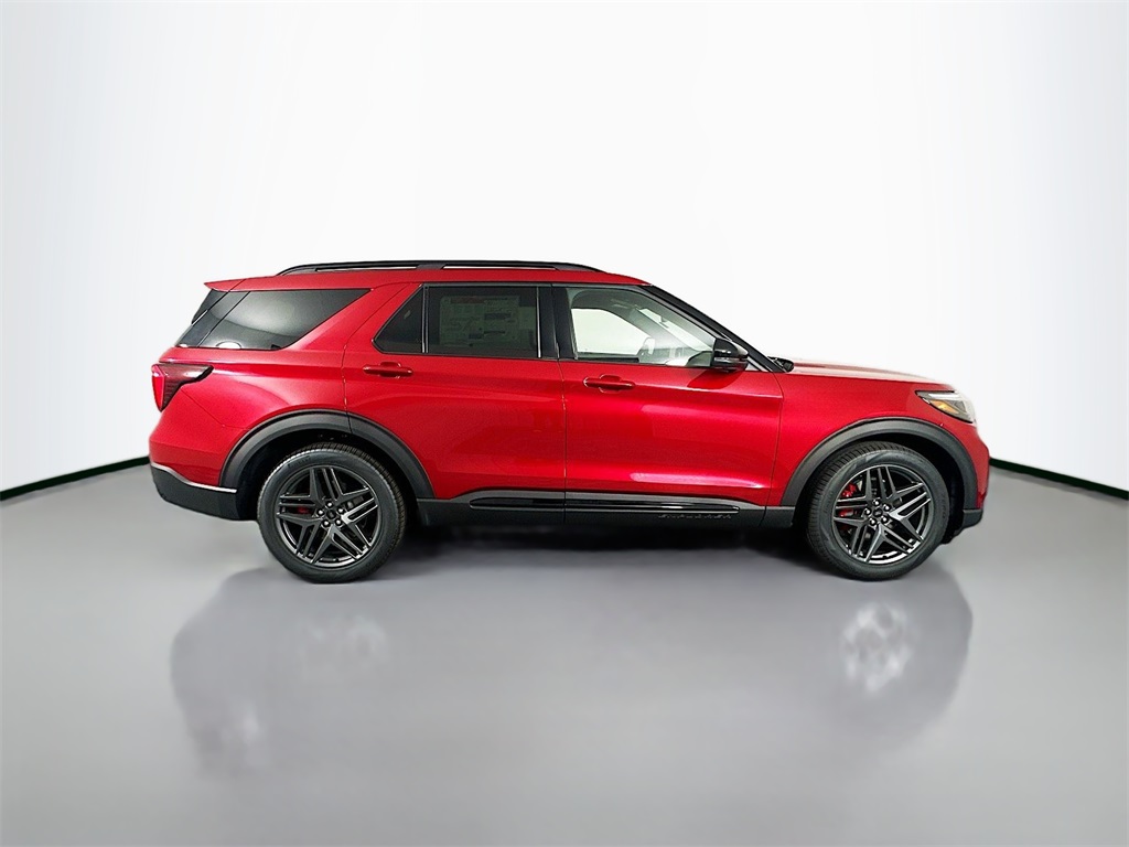 2025 Ford Explorer ST photo 8